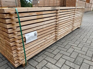 Ca. 35x Douglas Planken Fijnbezaagd, 43x175mm, lengte 300cm